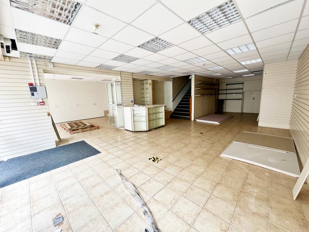 Lot: 44 - PROPERTY WITH CONSENT FOR CONVERSION INTO TWO RETAIL UNITS AND THREE FLATS -